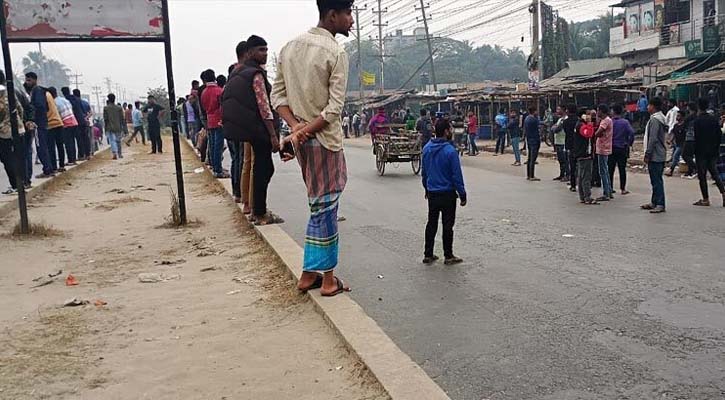 বেক্সিমকোর কারখানা চালুর দাবিতে শ্রমিকদের বিক্ষোভ