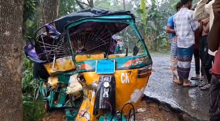 অটোরিকশা-পিকআপ সংঘর্ষে প্রাণ গেল বাবা-ছেলের