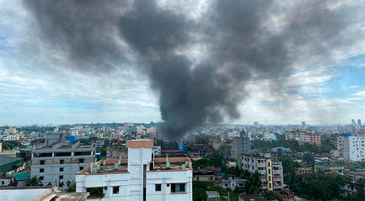 হালিশহরে টায়ারের কারখানায় আগুন