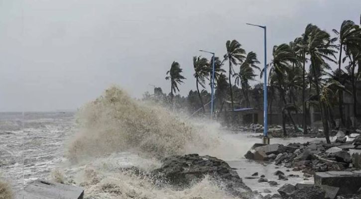 ঘূর্ণিঝড়ের শঙ্কায় ৯ জেলায় স্কুল বন্ধ ঘোষণা