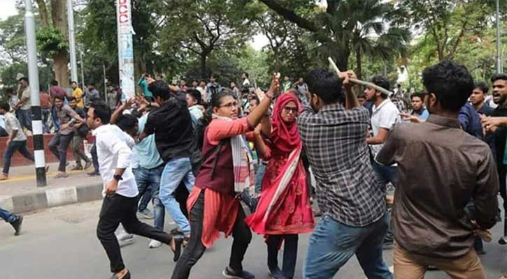 ঢাবিতে ছাত্রীসহ শিক্ষার্থীদের ওপর হামলা, ছাত্রলীগ নেতা গ্রেপ্তার