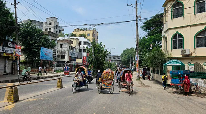 কমপ্লিট শাটডাউনে গণপরিবহন কম রাজধানীতে