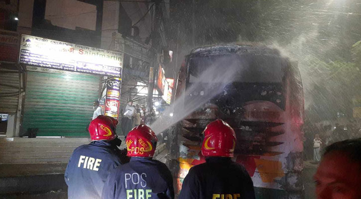 সন্ধ্যার পর সায়েদাবাদে বাসে আগুন