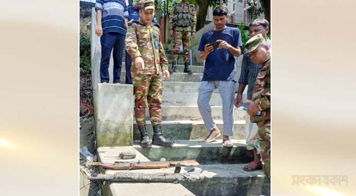 পুকুর সেচে মিলল চাইনিজ রাইফেল-শটগান