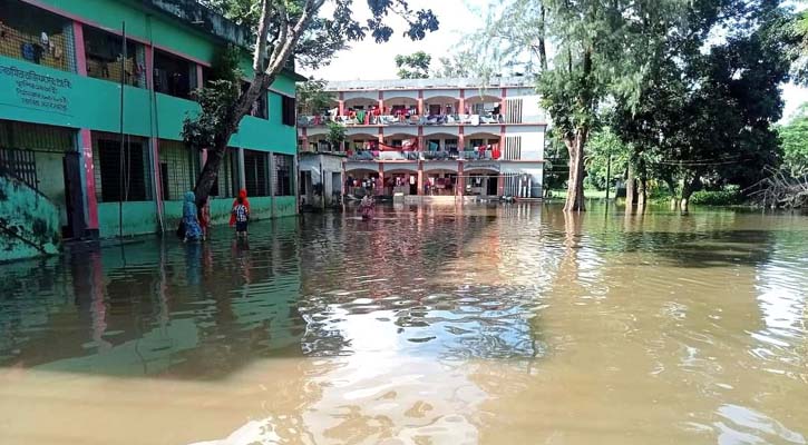 নদীতে অপরিকল্পিত বাঁধ ও দখলের কারণে ধীরে নামছে বন্যার পানি