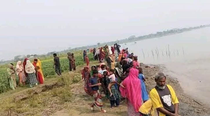 নদীতে ভেসে আসে নারী ও শিশুর মরদেহ