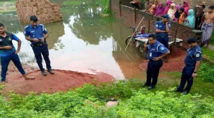 সড়কের পাশে পড়ে ছিল ব্যবসায়ীর মরদেহ