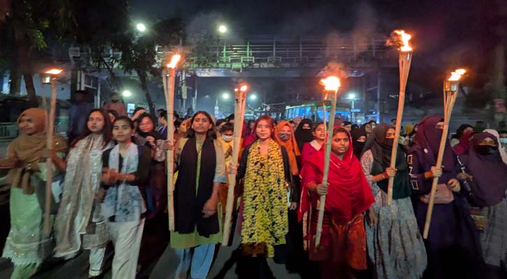 ধর্ষকের সর্বোচ্চ শাস্তির দাবিতে তাঁতিবাজার অবরোধ