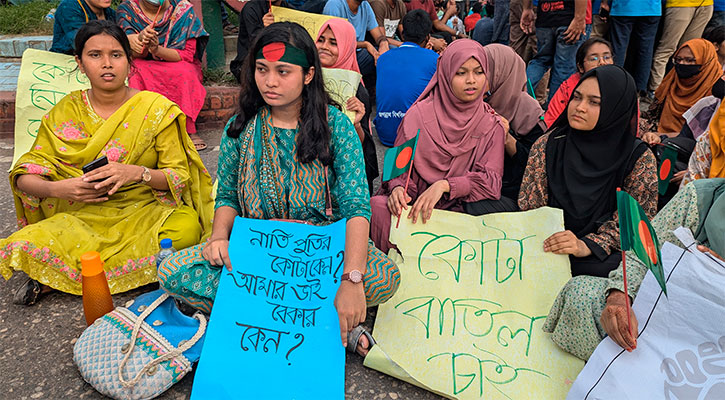 হতাহত শিক্ষার্থীদের সহযোগিতার নির্দেশ জবি উপাচার্যের