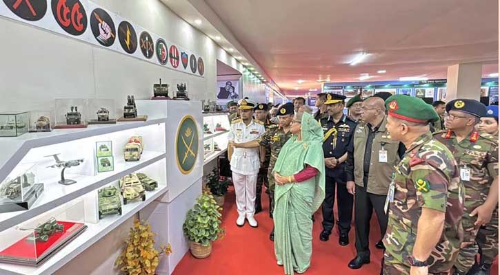 সমরাস্ত্র প্রদর্শনী কার্যক্রম পরিদর্শনে প্রধানমন্ত্রী