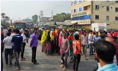 সড়ক  দুর্ঘটনায় নারী শ্রমিকের মৃত্যু, ঢাকা-ময়মনসিংহ অবরোধ