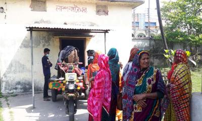 ঘরের আড়ায় ঝুলছিলেন স্বামী, বিছানায় পড়েছিল স্ত্রীর মরদেহ