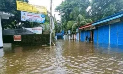 লক্ষ্মীপুরে ধীরগতিতে নামছে বন্যার পানি