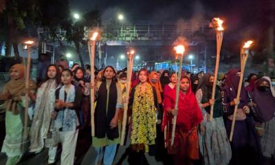 ধর্ষকের সর্বোচ্চ শাস্তির দাবিতে তাঁতিবাজার অবরোধ