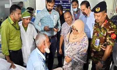 আন্দোলনে আহতদের সুচিকিৎসায় সর্বোচ্চ অগ্রাধিকার : স্বাস্থ্য উপদেষ্টা