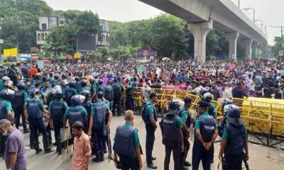 আলটিমেটাম দিয়ে সড়ক ছাড়লেন আউটসোর্সিং কর্মীরা