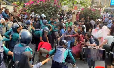 প্রধান উপদেষ্টার বাসভবন অভিমুখে পদযাত্রায় পুলিশের লাঠিপেটা