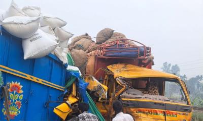 টাঙ্গাইলে দুই ট্রাকের সংঘর্ষে নিহত ১