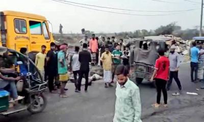 ট্রাকের সঙ্গে সংঘর্ষে প্রাণ গেল অটোরিকশার চালক-যাত্রীর