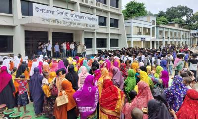 ইউএনওর বদলি আদেশ প্রত্যাহারের দাবিতে শিক্ষার্থীদের বিক্ষোভ