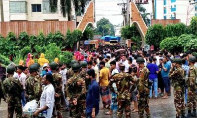 গাজীপুরে দুই কারখানা পোশকশ্রমিকদের মধ্যে পাল্টাপাল্টি ধাওয়া