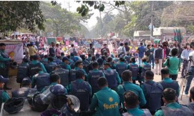 প্রাথমিকের নিয়োগ বাতিল হওয়া প্রার্থীদের শাহবাগে সমাবেশ