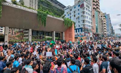 বাড্ডায় পুলিশের সঙ্গে শিক্ষার্থীদের পাল্টাপাল্টি ধাওয়া, আহত ১০