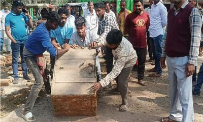 অবশেষে রহস্যজনক সেই সিন্দুক দুটিতে যা পাওয়া গেল