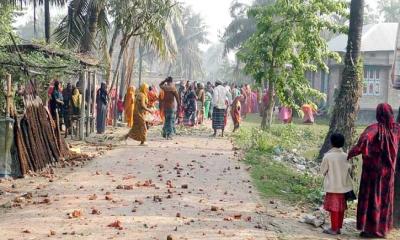 পাওনা টাকা চাওয়ায় দুই পক্ষের সংঘর্ষ, আহত অর্ধশত