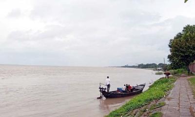 কমতে শুরু করেছে পদ্মার পানি