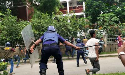 শিক্ষার্থীদের ‘মার্চ ফর জাস্টিস’ কর্মসূচিতে পুলিশের লাঠিচার্জ