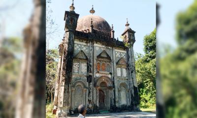 ধ্বংসের পথে ৩০০ বছরের পুরোনো মসজিদ