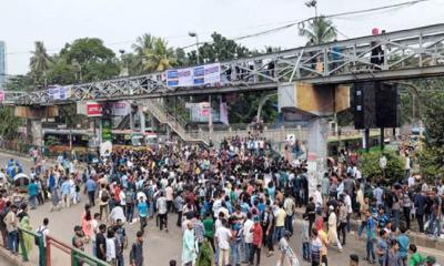 সায়েন্সল্যাব মোড়ে ৭ কলেজ শিক্ষার্থীদের অবরোধ, তীব্র যানজট