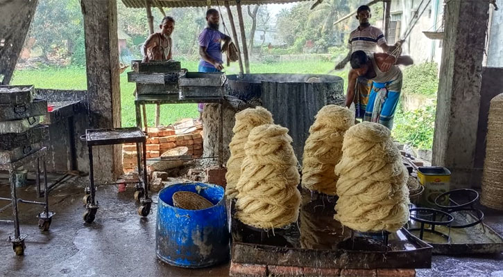 অস্বাস্থ্যকর পরিবেশে সেমাই তৈরি, ৫০ হাজার টাকা জরিমানা