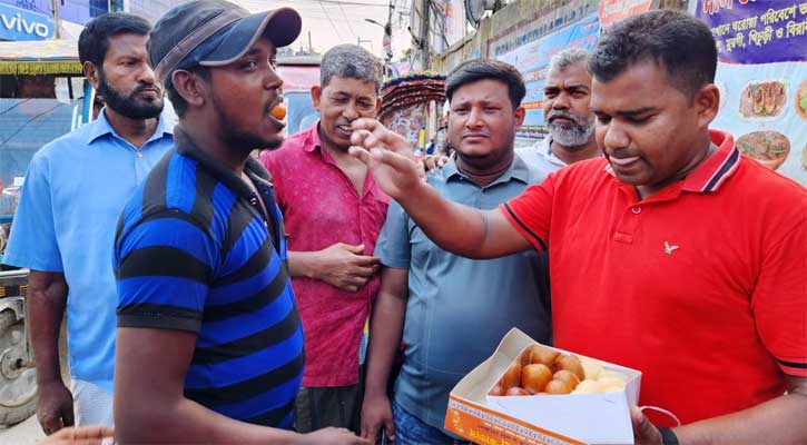 প্রধানমন্ত্রীকে শুভেচ্ছা জানিয়ে চালকদের মিষ্টি বিতরণ