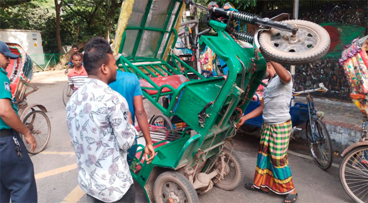 ব্যাটারিচালিত রিকশা উচ্ছেদে অভিযান শুরু