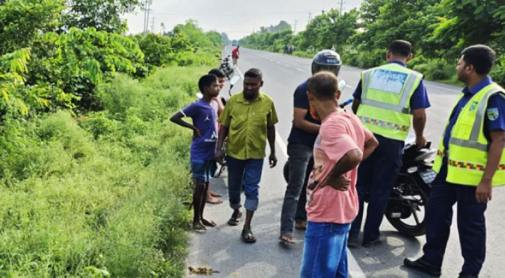 মহাসড়কের পাশ থেকে অজ্ঞাত ব্যক্তির মরদেহ উদ্ধার