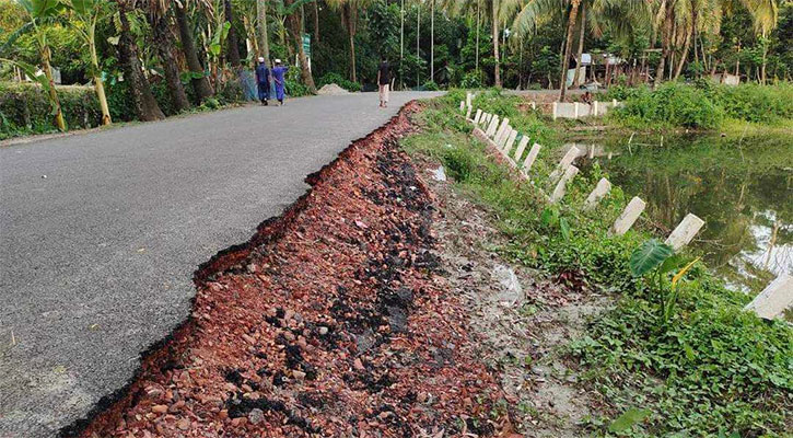 হস্তান্তরের আগেই চলাচলের অনুপযোগী সড়ক