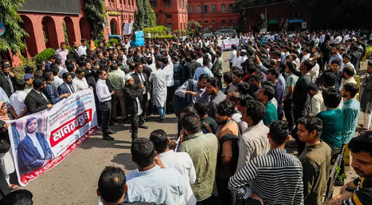 আইনজীবীদের বর্জনে চট্টগ্রাম আদালতের কাজ বন্ধ