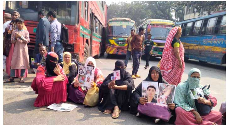 শেখ হাসিনার বিচারের দাবিতে শাহবাগ অবরোধ