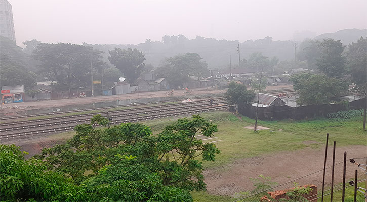 ফরিদপুরে শীতের আমেজ, কুয়াশায় ঢেকেছে জনপদ