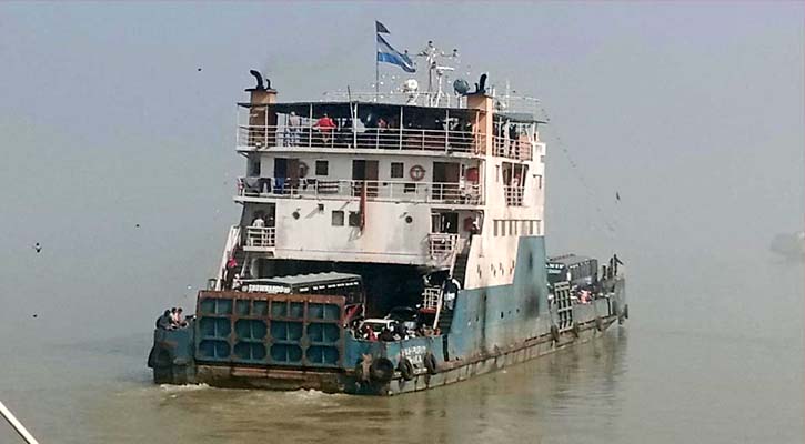 ৬ ঘণ্টা পর পাটুরিয়া-দৌলতদিয়া রুটে ফেরি চলাচল শুরু