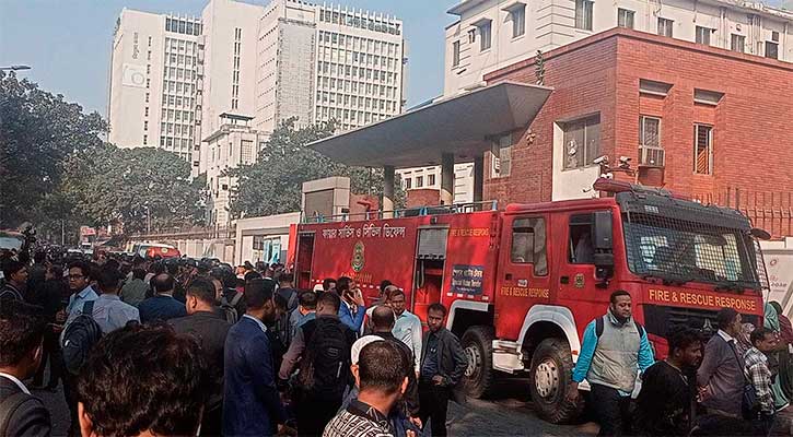 খুলে দেওয়া হয়েছে সচিবালয়ের একটি ফটক