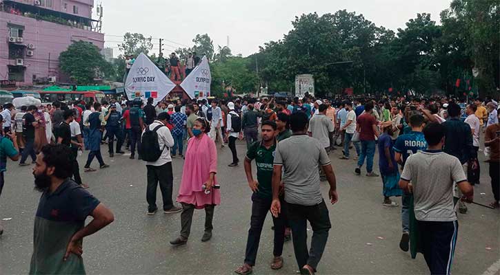 গুলিস্তানে পুলিশের ব্যারিকেডে গণপদযাত্রা