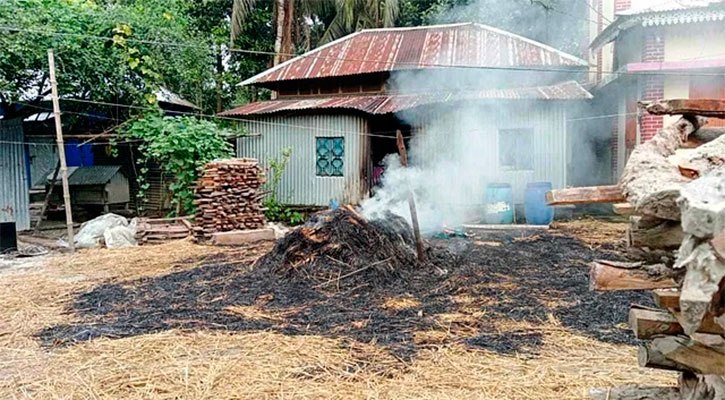 বিএনপির দুপক্ষের সংঘর্ষে নিহত ১, বাড়িঘরে অগ্নিসংযোগ