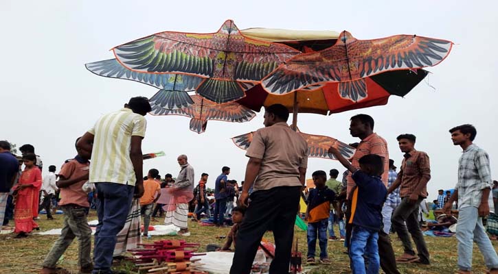 তুলশীগঙ্গার তীরে ঐতিহ্যবাহী ঘুড়ি উৎসব