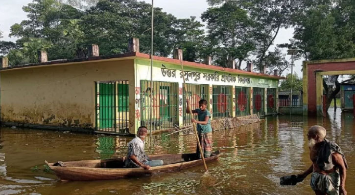 রাতভর বৃষ্টিতে বন্যার অবনতি