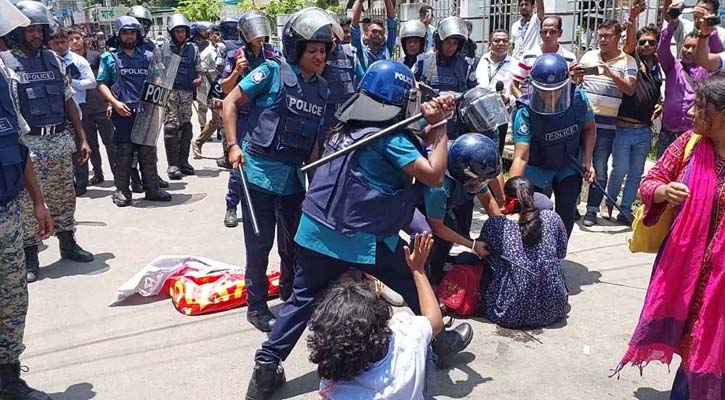 বরিশালে পুলিশের লাঠিচার্জ, সাংবাদিকসহ আহত ২৫