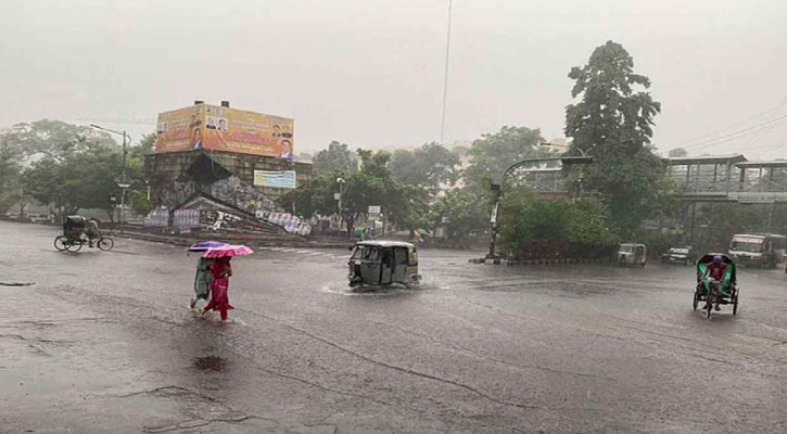 ভোর থেকে বৃষ্টি, বিপাকে পরীক্ষার্থীরা