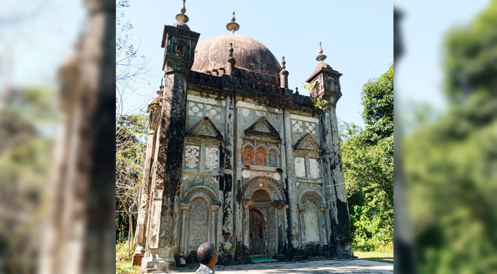 ধ্বংসের পথে ৩০০ বছরের পুরোনো মসজিদ